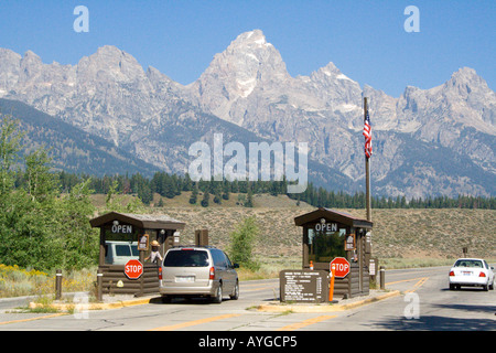 Stazione di Ranger Ingresso Parco pagamento Ticket Booth in corrispondenza del bordo del Grand Tetons National Park Wyoming USA Foto Stock