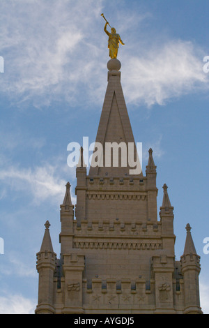 Tempio mormone con statua dorata di Angelo Maroni Piazza del Tempio di Salt Lake City, Utah USA Foto Stock