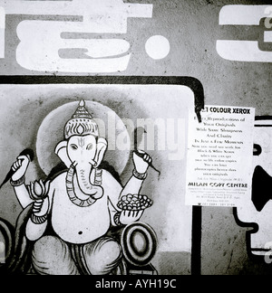 Ganesh elephant Dio in Mumbai Bombay nel Maharashtra in India in Asia del Sud. Street urban graffiti arte religione indù Viaggi Religiosi Foto Stock
