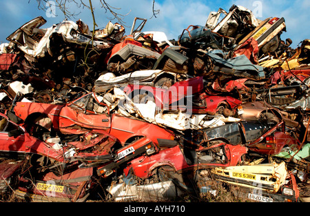 Rottamazione delle automobili abbandonate Foto Stock