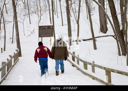 Sentiero invernale, effige tumuli monumento nazionale, Iowa USA Foto Stock