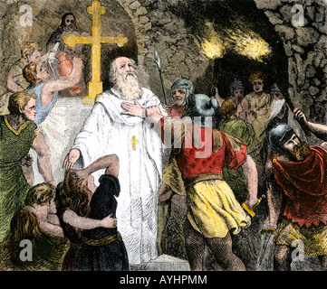 I cristiani nelle catacombe arrestato dai soldati romani. Colorate a mano la xilografia Foto Stock