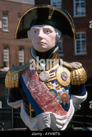 In Inghilterra. Hampshire. Portsmouth. Effigie di Nelson, da HMS Victory, in cantiere Foto Stock