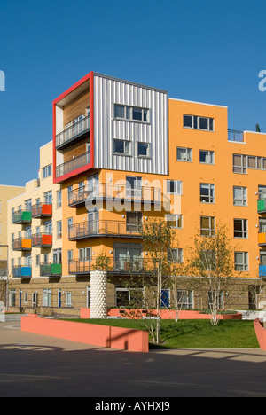 Greenwich Millennium Village parte della rigenerazione di vecchi impianti di gas sito brownfield in villaggio urbano alloggio proprietà Greenwich Penisola Londra UK Foto Stock