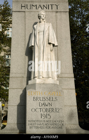 In Inghilterra. Londra. Edith Cavell statua Foto Stock