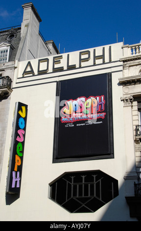 La Adelphi Theatre con la pubblicità per il musical Joseph in The Strand Londra Foto Stock