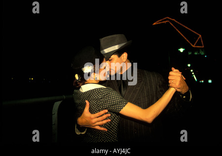 Buenos Aires un paio di danza tango fuori sul dock Foto Stock