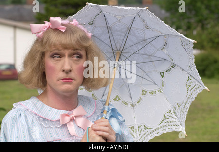 Turner Prize Winner Grayson Perry come il suo alter ego femminile Claire presso il Guardian Hay Festival 2004 Hay on Wye Powys Wales UK Foto Stock