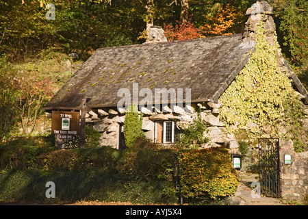 GALLES DEL NORD Regno Unito novembre l'Ugly House Ty Hyll di proprietà della Snowdonia Society Eryri Snowdonia National Park ospita le sale da tè Pot Mel Foto Stock