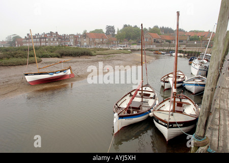 Norfolk Blakeney Guildhall Quay imbarcazioni da diporto Foto Stock