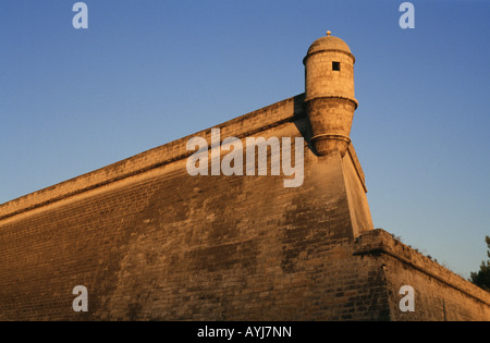 Mallorca Baluarte de San Pedro Corner torretta belvedere sulla parete calda del sole Foto Stock