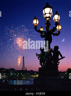 FR - PARIS: Fuochi d'artificio su Torre Eiffel Foto Stock