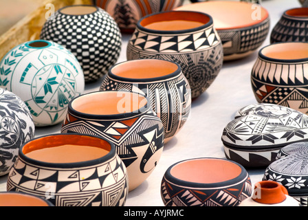 Native American Indian in ceramica per la vendita come negozio di souvenir Foto Stock