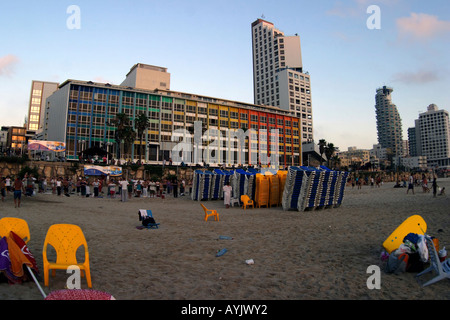 Hotel Dan Tel Aviv con il lavoro di Agam sul mare di fronte facciata Foto Stock