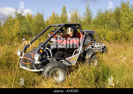 Off road karting Circolo Polare Artico Area escursionistica vicino a Rovaniemi FINLANDIA Foto Stock