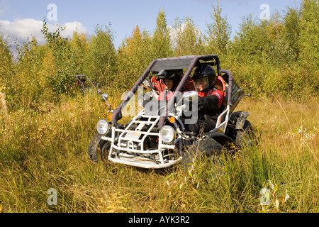 Off road karting Circolo Polare Artico Area escursionistica vicino a Rovaniemi FINLANDIA Foto Stock