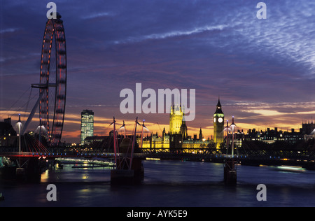 London Eye Westminster Tamigi al tramonto Foto Stock