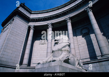 Galleria d'Arte neo-classica con statua del leone, Schoolhill, Aberdeen, Grampian, Scozia Foto Stock