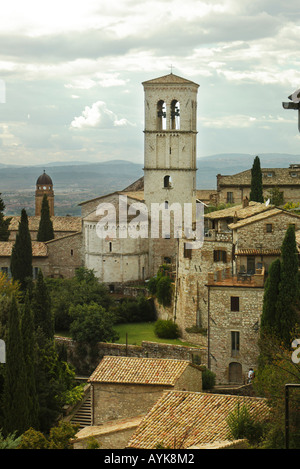 Vista tipica di Assisi Umbria Italia montante verticale verticale Foto Stock