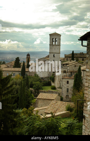 Vista tipica di Assisi Umbria Italia montante verticale verticale Foto Stock