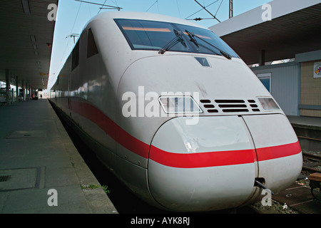 Il tedesco ad alta velocità ferroviaria Intercity Express ICE Amburgo Germania Foto Stock