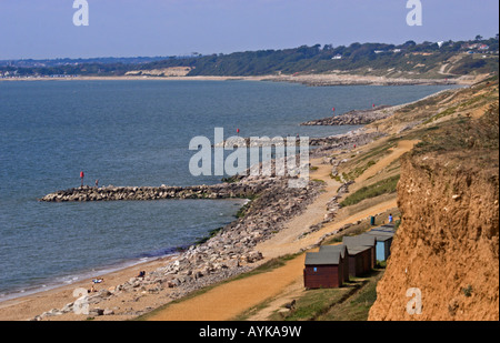 Scogliere e Spiaggia di Barton sul mare, Hampshire, Inghilterra Foto Stock