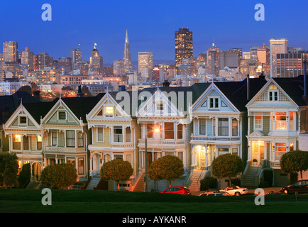 Case vittoriane ad Alamo Square a San Francisco, il cosiddetto "Painted Ladies' Foto Stock