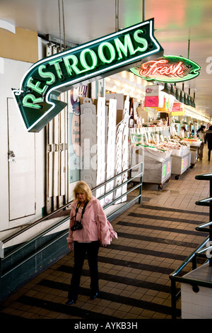 Il Neon Sign In Il Mercato di Pike Place Seattle STATI UNITI D'AMERICA Foto Stock