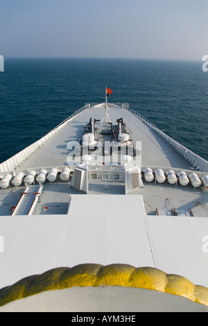 Full Steam Ahead archi dei QE2 crociera sul Atlantico aperto Foto Stock