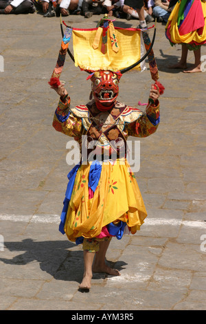 Il Bhutan Paro Tsechu Festival di Danza del signore della morte della sua consorte Shinje Yab Yum Foto Stock