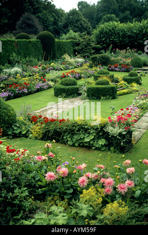 Chenies Manor garden Buckinghamshire England Regno Unito Foto Stock