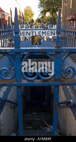 Bagni pubblici, Portobello Road a Notting Hill, Londra, Inghilterra, Regno Unito Foto Stock