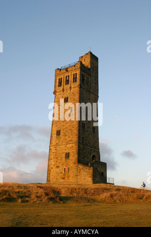 Victoria Tower Castle Hill Huddersfield mattina presto autunno Foto Stock