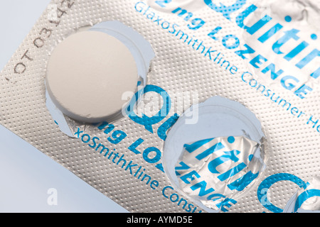 Nicotine replacement pill press through packet with pill on top Foto Stock