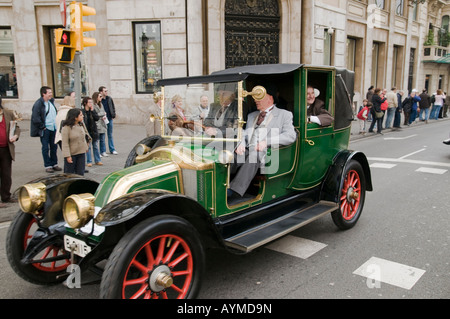 Jordi Hereu, Sindaco di Barcellona nel Barcelona-Sitges Vintage rally auto Foto Stock