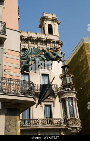 Ombrello shop dragon in Las Ramblas, Barcelona, Catalogna, Spagna Foto Stock