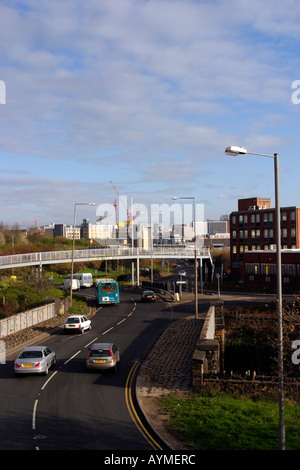 Leeds skyline dalla strada di Dewsbury Leeds Inghilterra Foto Stock
