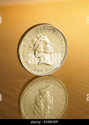A piedi due pound coin Foto Stock