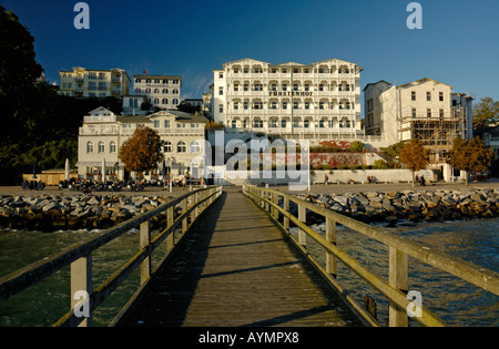 Fuerstenhof Hotel e beach promenade, Sassnitz, Ruegen, Germania. Foto Stock