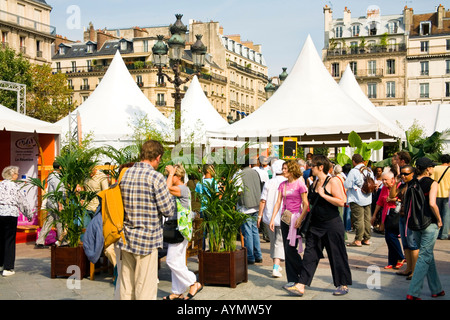 Strada del mercato di Parigi Foto Stock