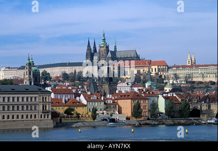 Europa Tschechien Tschechische Republik Repubblica ceca CZ Prag Praga moldava moldava Prager Burg Castello Hradschin Hradcany Foto Stock