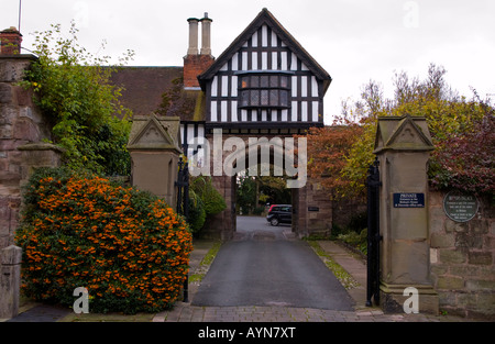 Gateway al Palazzo Vescovile che risale al xii secolo Hereford Herefordshire Inghilterra EU UK Foto Stock