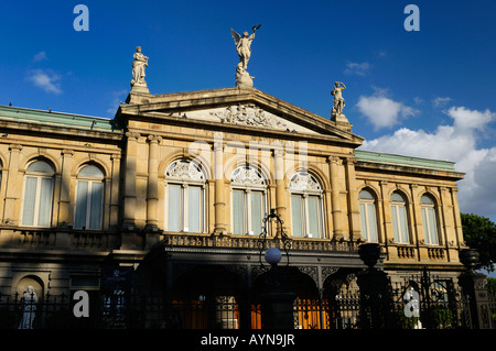 La facciata anteriore del Teatro Nazionale di San Jose Costa Rica Foto Stock