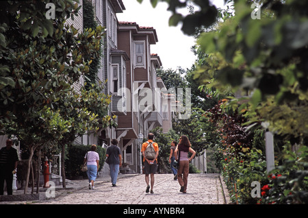 ISTANBUL, Turchia. Un hotel su Sogukcesme Sokak tra il Palazzo Topkapi e Hagia Sofia nel quartiere di Sultanahmet. 2006. Foto Stock