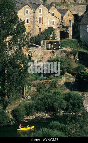 In canoa sul fiume Tarn Gorges du Tarn LANGUEDOC-ROUSSILLON FRANCIA Foto Stock