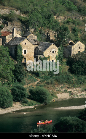 In canoa sul fiume Tarn Gorges du Tarn LANGUEDOC-ROUSSILLON FRANCIA Foto Stock