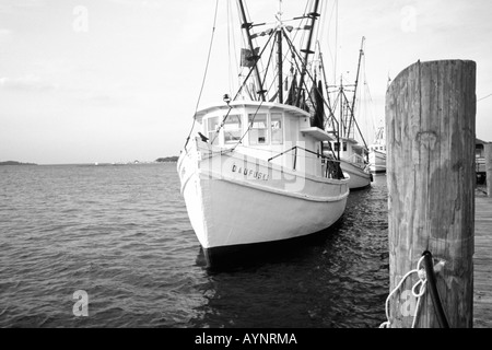 Barche da pesca sul cranio Creek. Hilton Head Island, Carolina del Sud Foto Stock