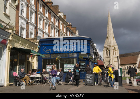 Blackheath Village South East London SE21 London UK Montpelier vale, domenica mattina, per un soggiorno più facile. Chiesa di OMERO SYKES degli anni '2008 2000 Foto Stock