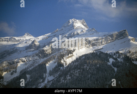 Europa svizzera una vista delle Alpi svizzere in inverno vicino al villaggio di Ansere Foto Stock