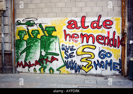 Graffiti basco di supporto l'indipendenza dalla Spagna su una parete a Bilbao, Paesi Baschi, Spagna settentrionale Foto Stock